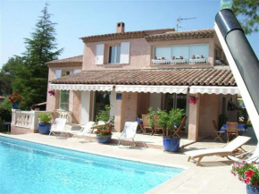 Luxurious Holiday Home in Saint Rapha l with Jacuzzi